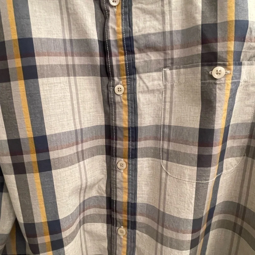 The North Face Men’s long sleeve plaid button down shirt. SZ L